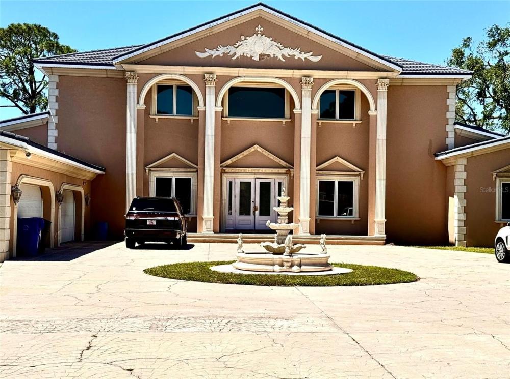 Currently Displayed Property Photo