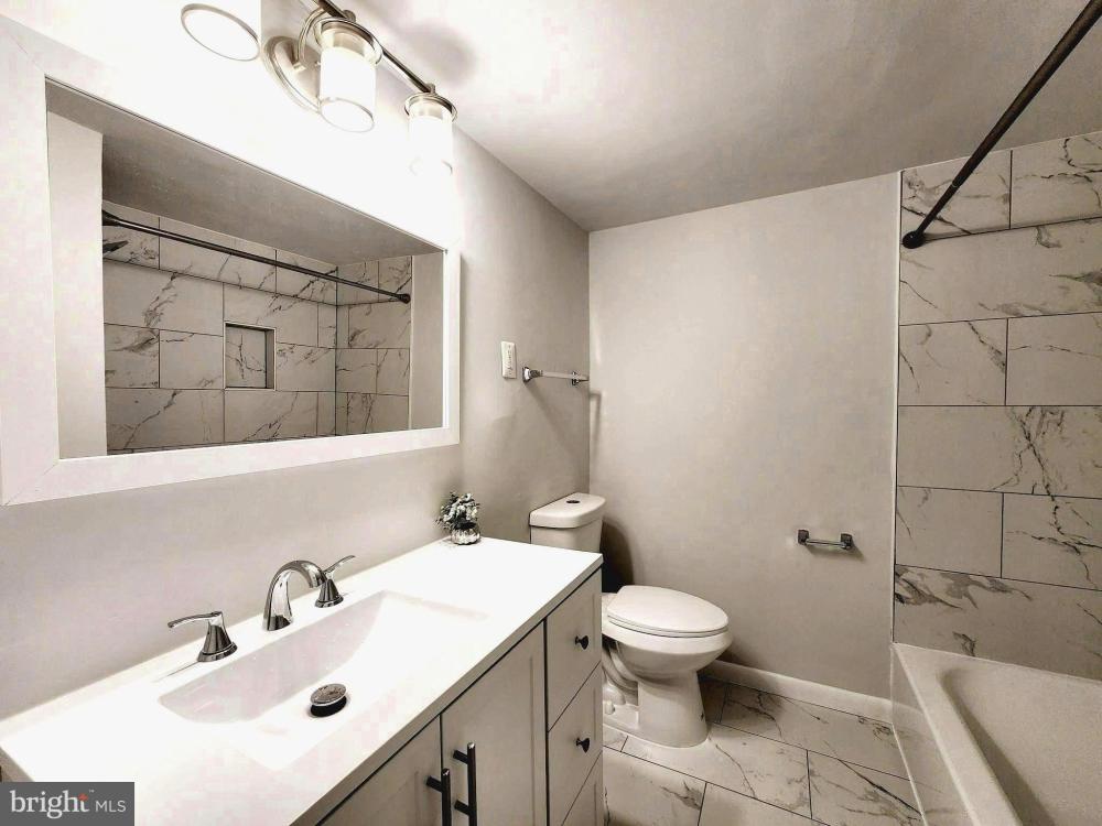 Currently Displayed Property Photo