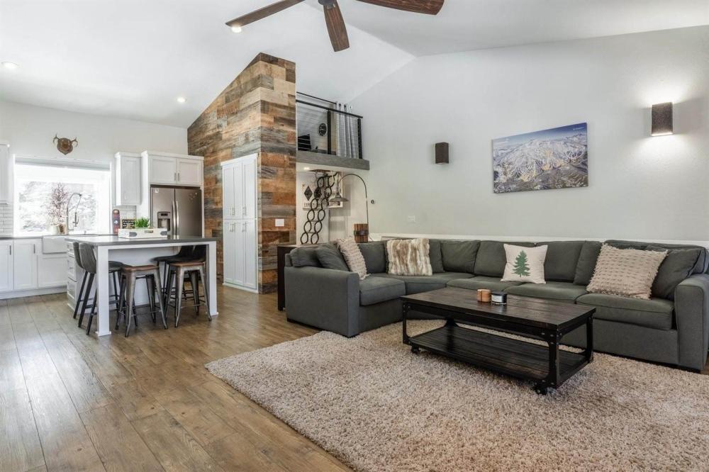 Currently Displayed Property Photo