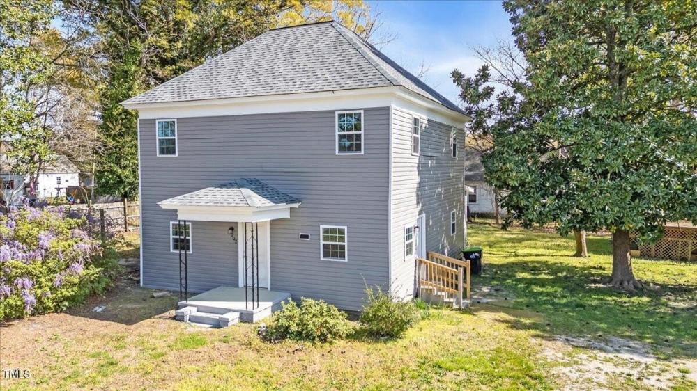 Currently Displayed Property Photo