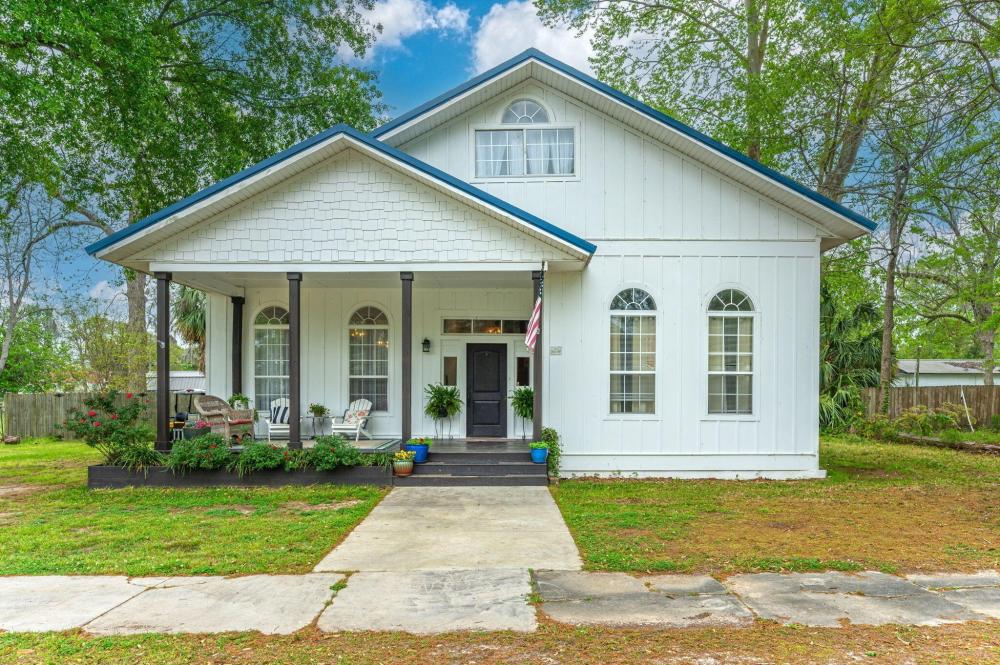 Currently Displayed Property Photo