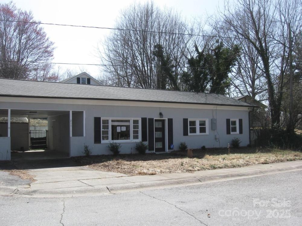 Currently Displayed Property Photo
