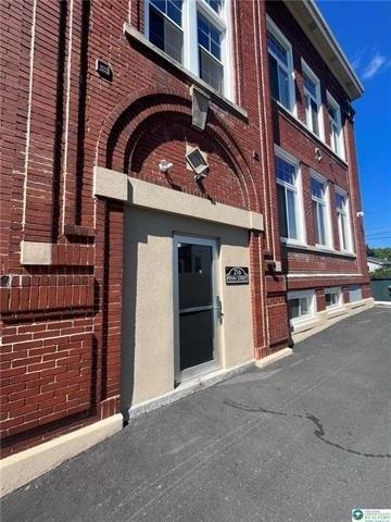 Currently Displayed Property Photo