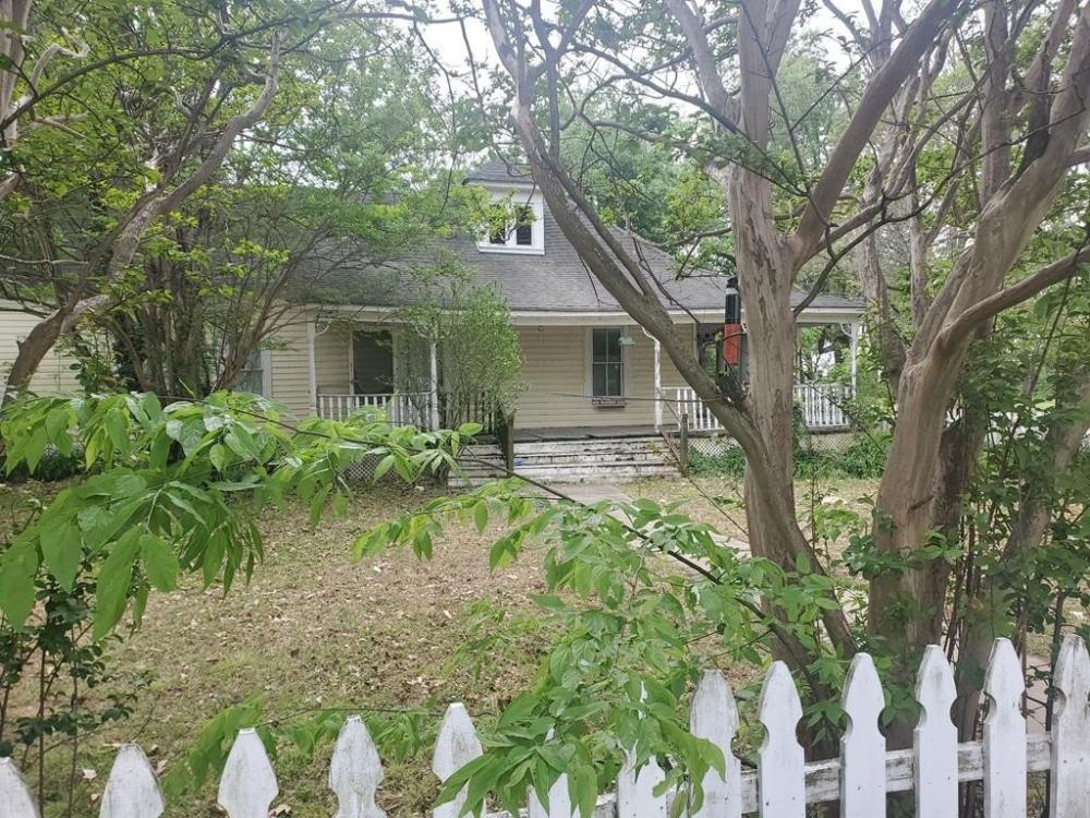 Currently Displayed Property Photo