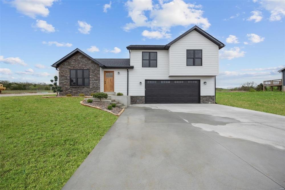 Currently Displayed Property Photo