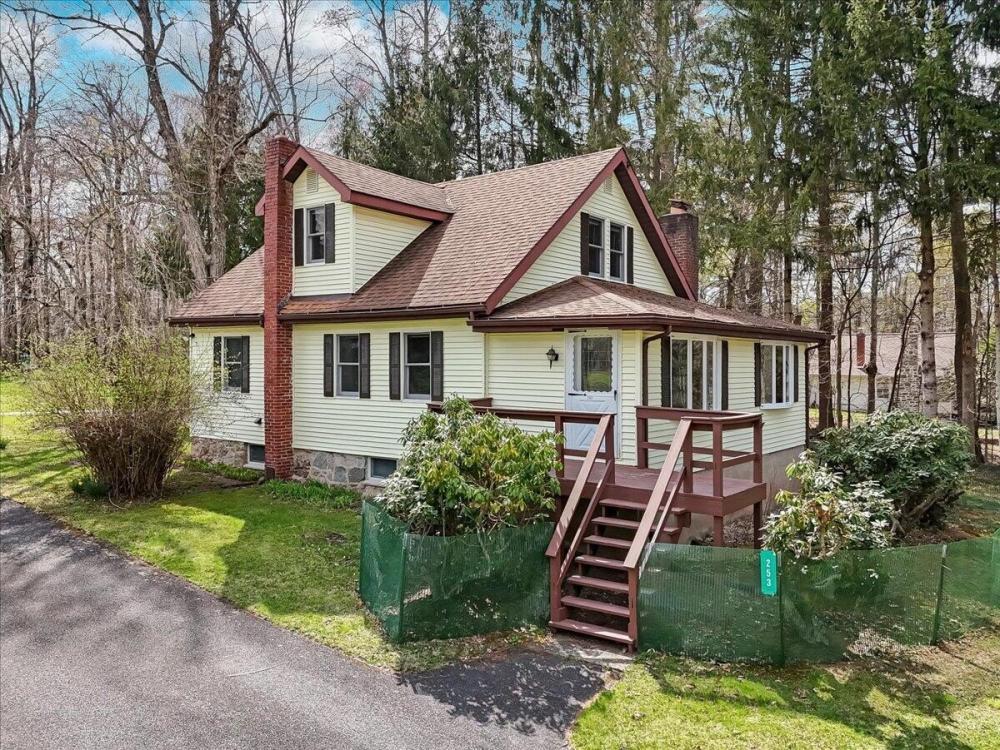 Currently Displayed Property Photo