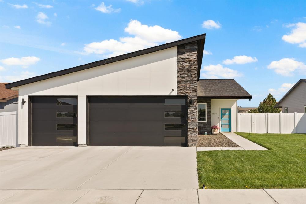 Currently Displayed Property Photo