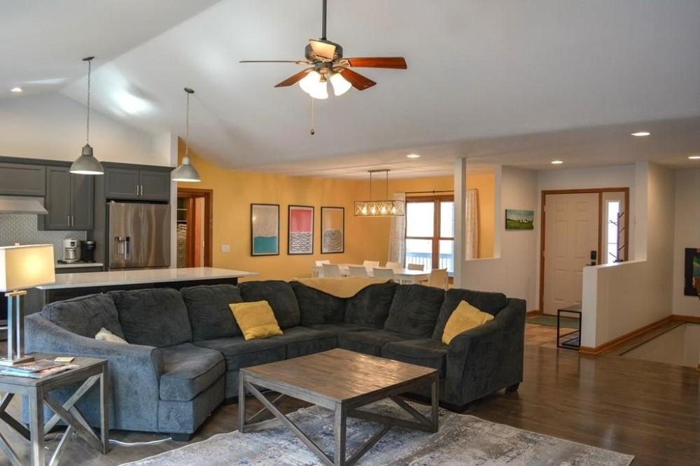 Currently Displayed Property Photo