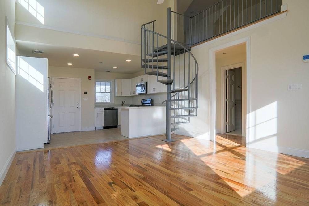 Currently Displayed Property Photo
