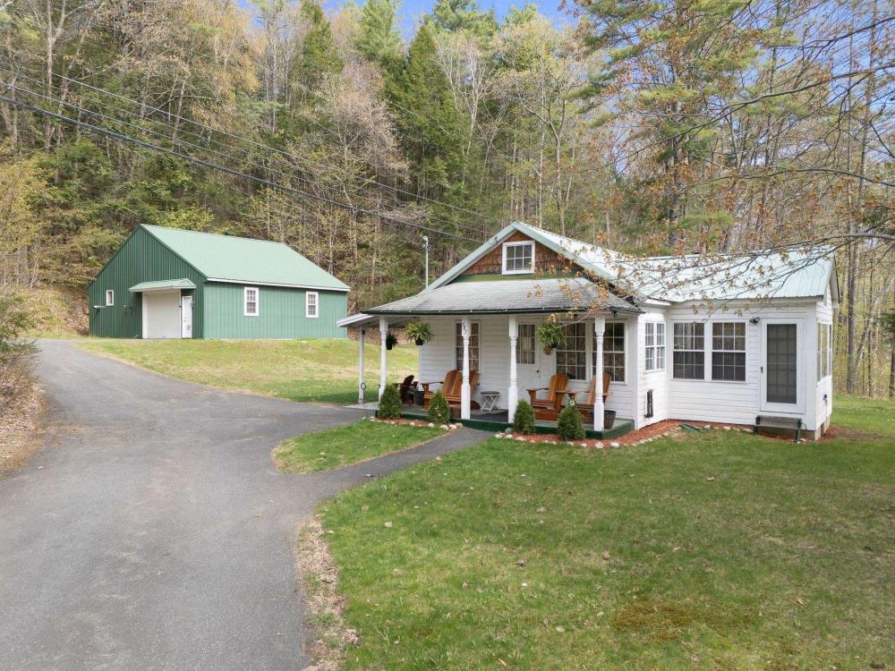 Currently Displayed Property Photo