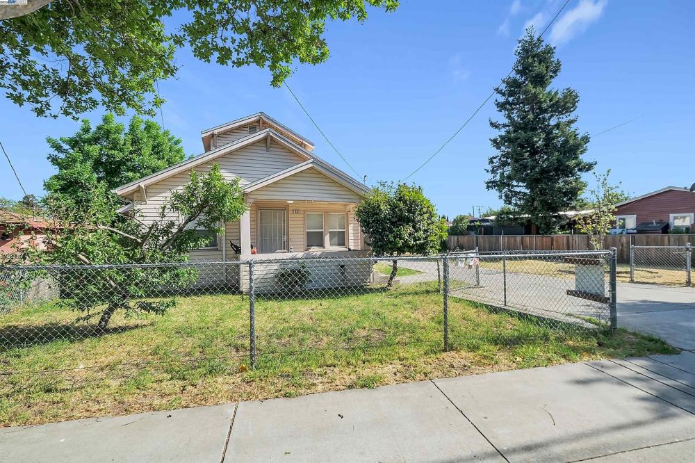 Currently Displayed Property Photo
