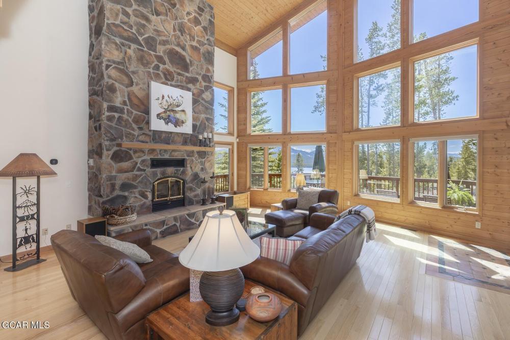 Currently Displayed Property Photo