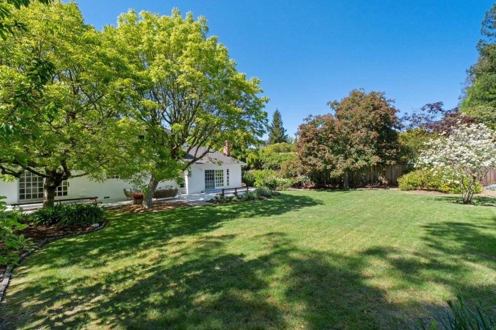 Currently Displayed Property Photo