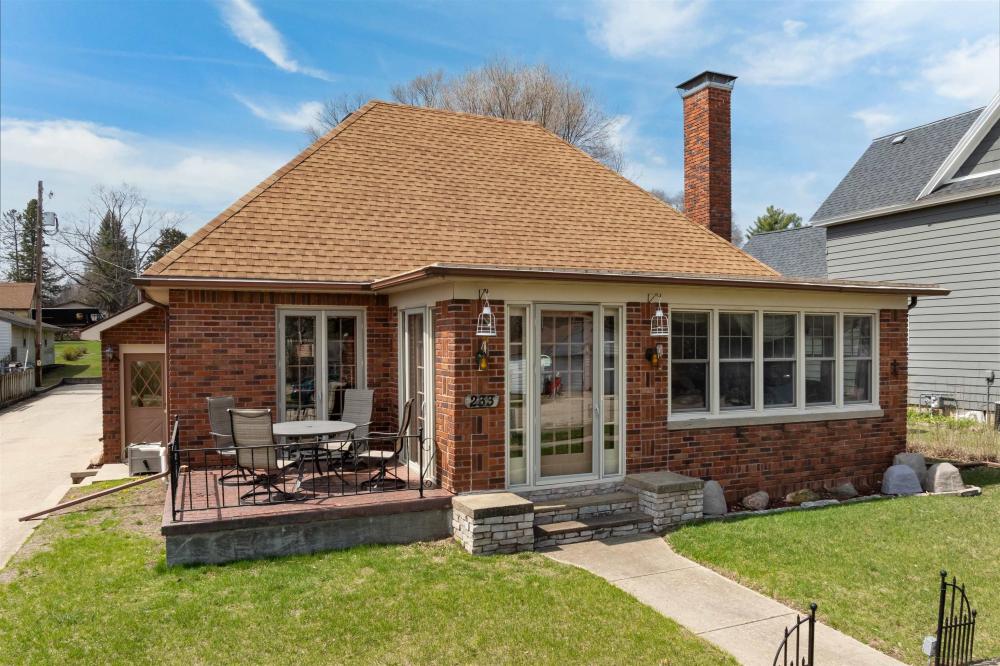 Currently Displayed Property Photo