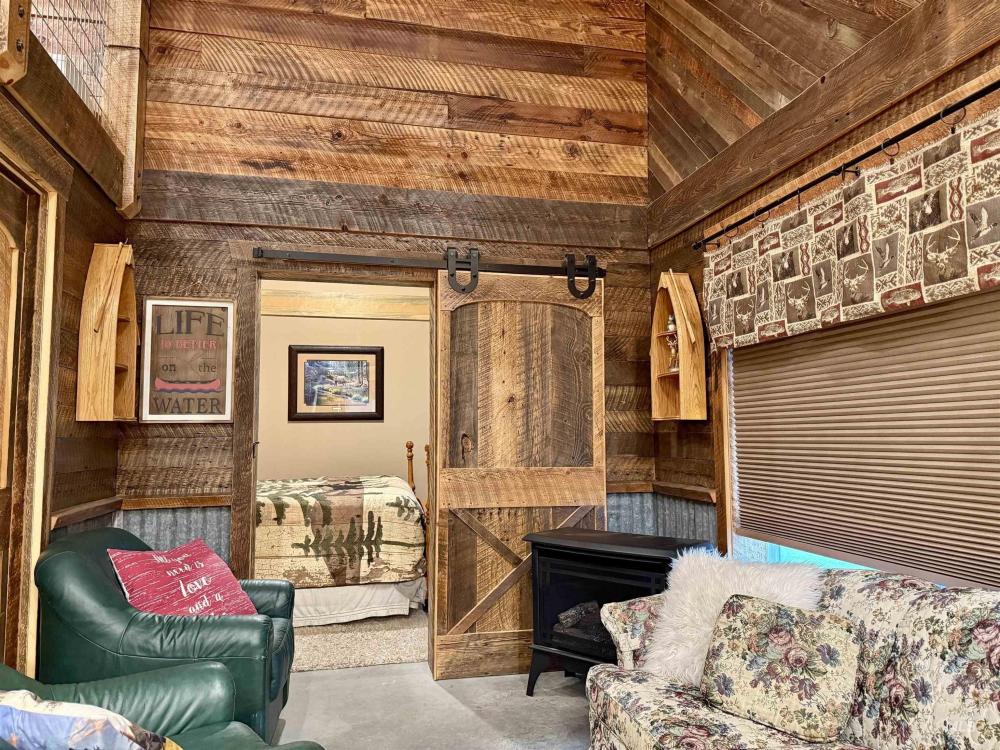 Currently Displayed Property Photo