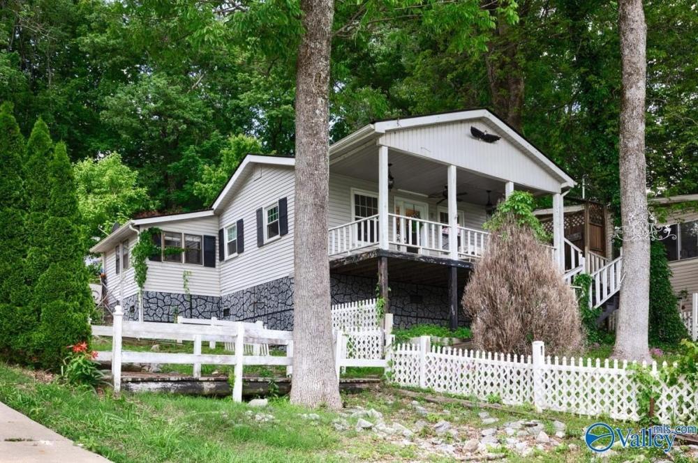 Currently Displayed Property Photo