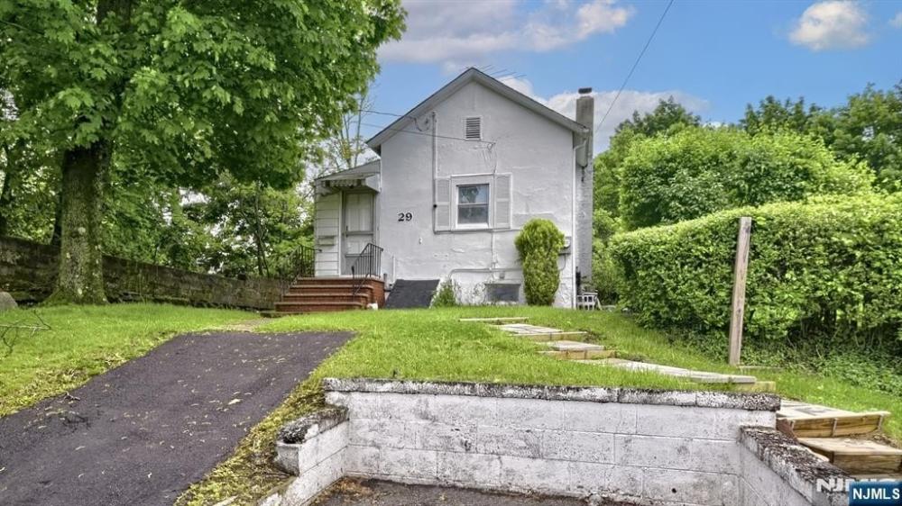Currently Displayed Property Photo