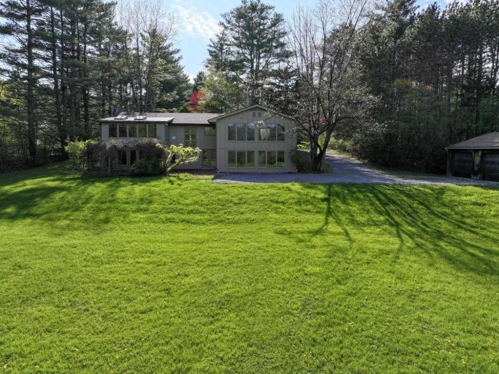 Currently Displayed Property Photo