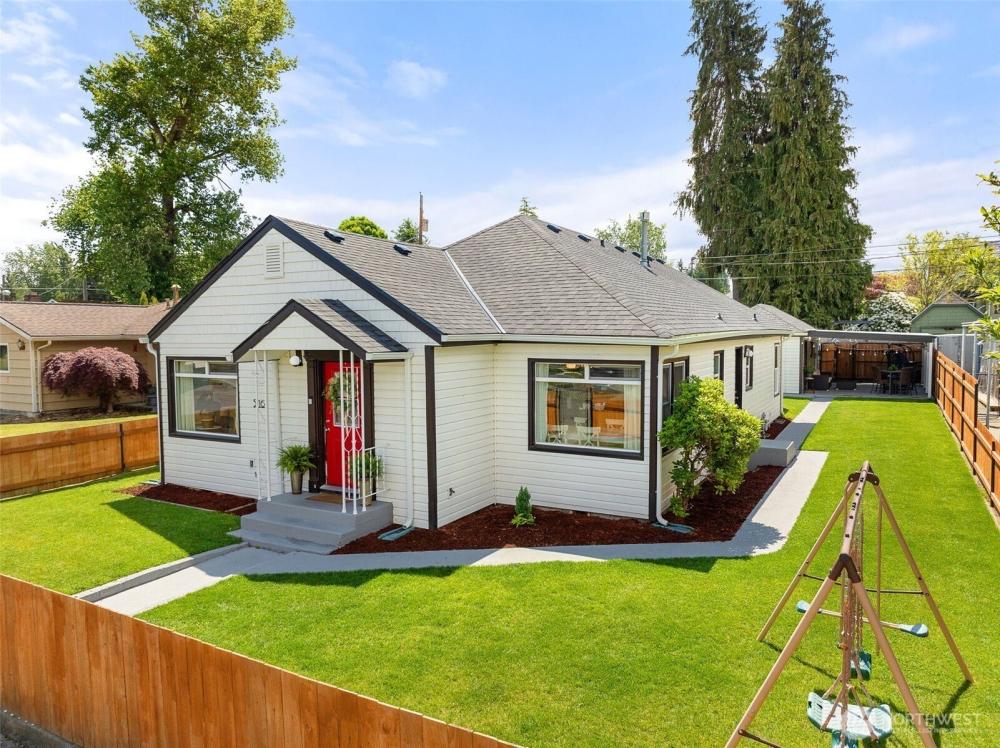 Currently Displayed Property Photo