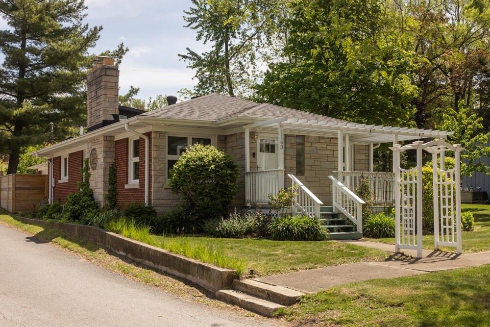 Currently Displayed Property Photo