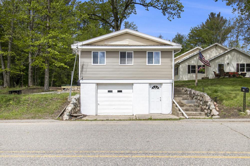 Currently Displayed Property Photo