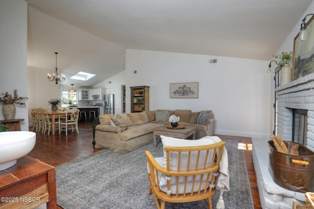 Currently Displayed Property Photo