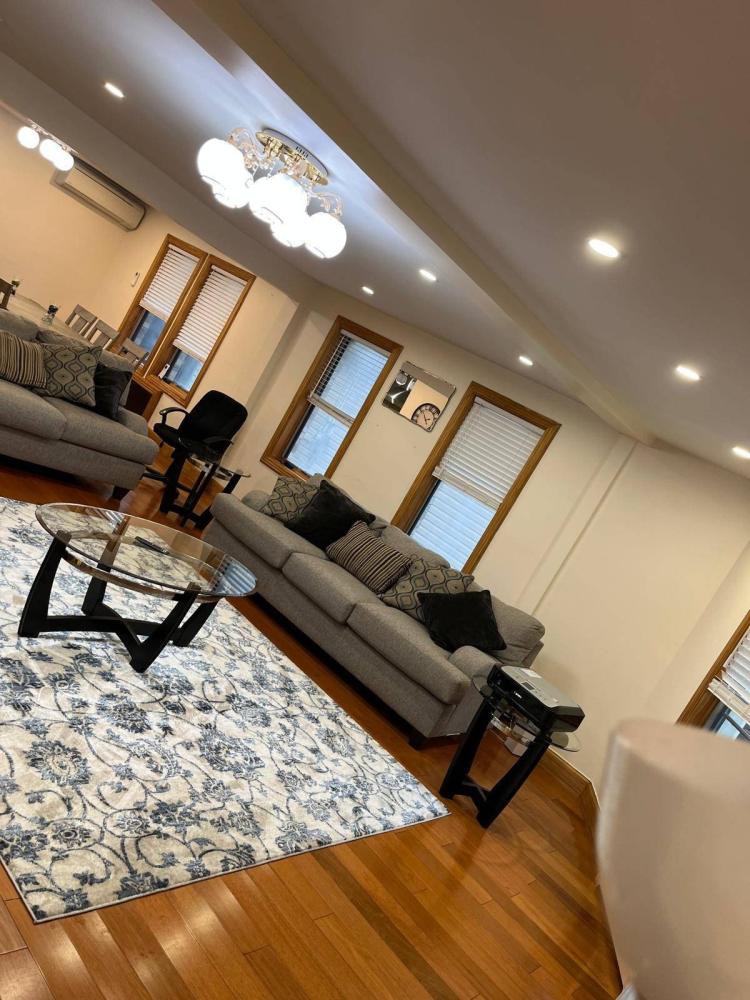 Currently Displayed Property Photo