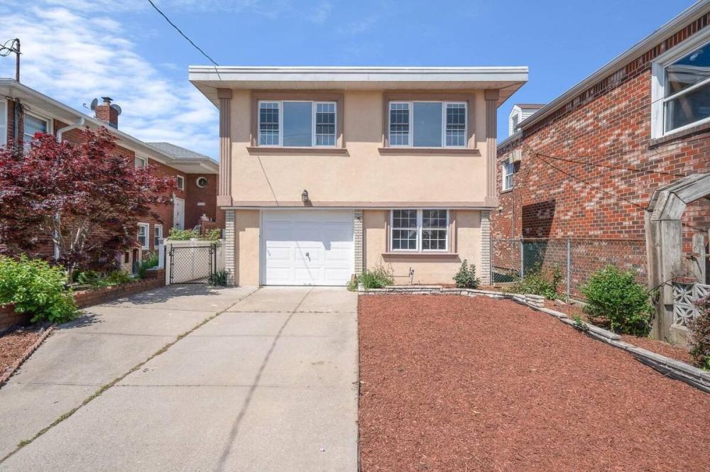 Currently Displayed Property Photo