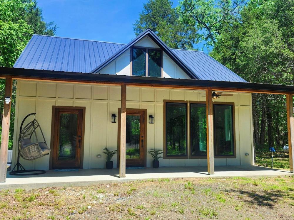 Currently Displayed Property Photo