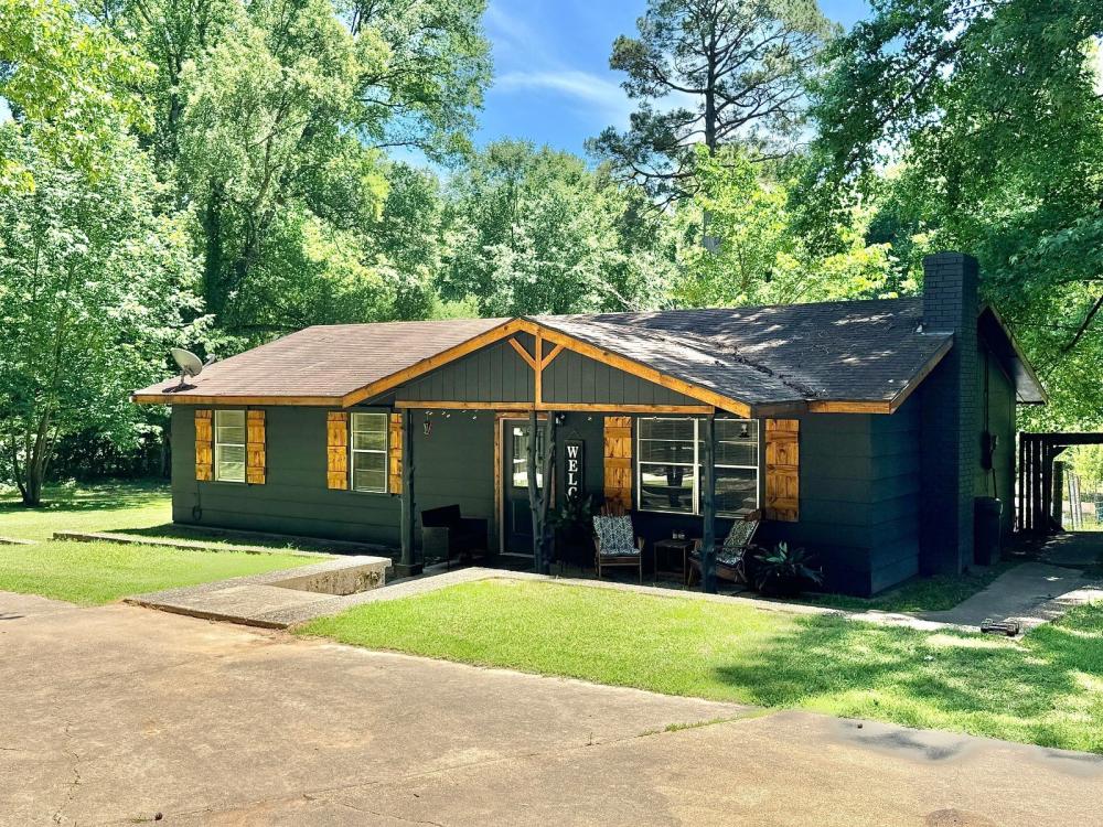 Currently Displayed Property Photo
