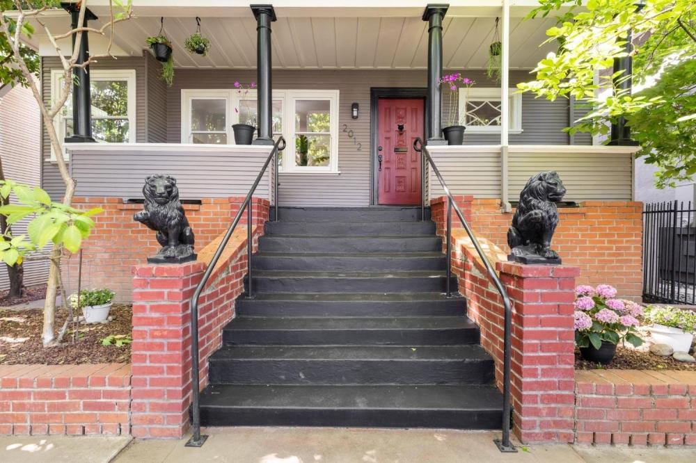 Currently Displayed Property Photo