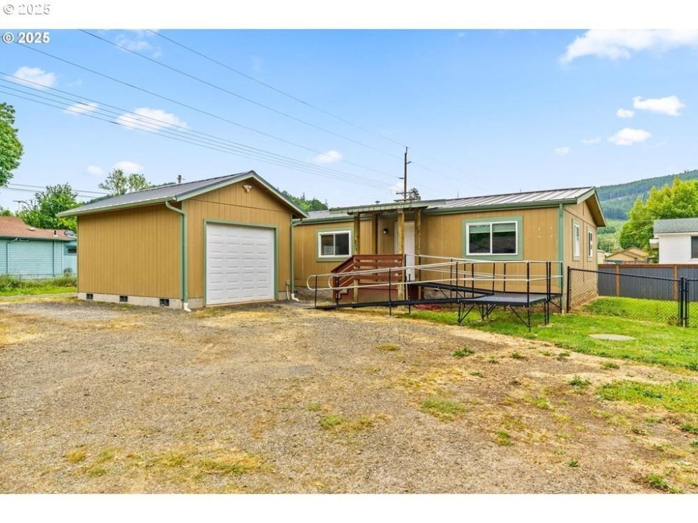 Currently Displayed Property Photo