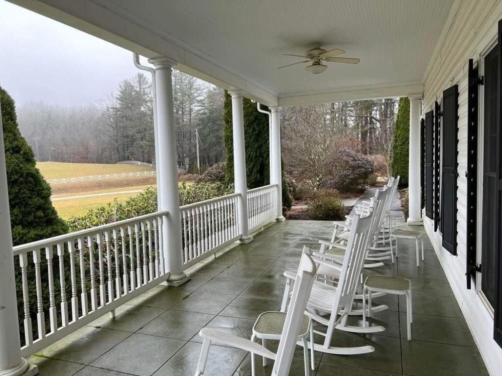 Currently Displayed Property Photo