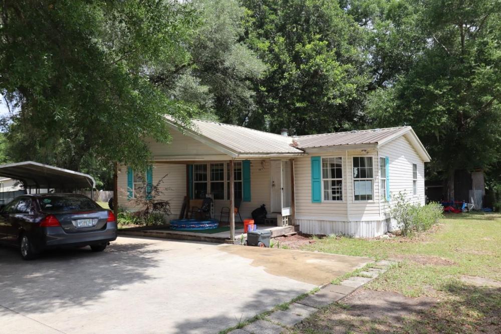 Currently Displayed Property Photo
