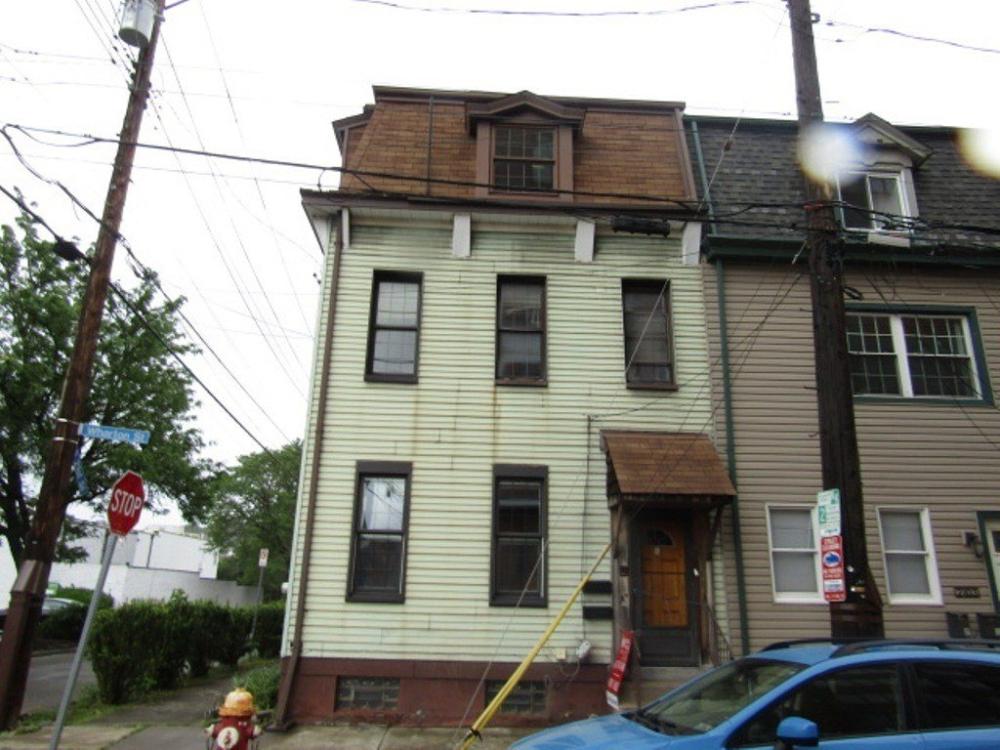 Currently Displayed Property Photo